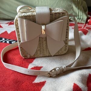 Chic Cream Woven Crossbody Bag with Bow Detail